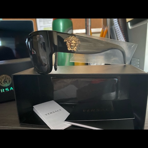 Versace sunglasses - Picture 3 of 7
